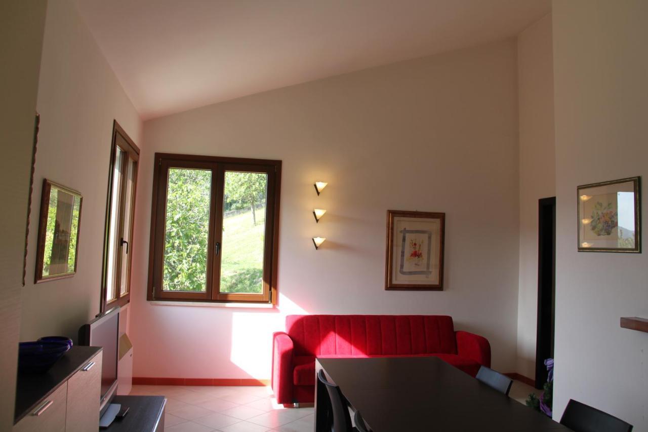 Villino Con Piscina Villa Terni Bagian luar foto