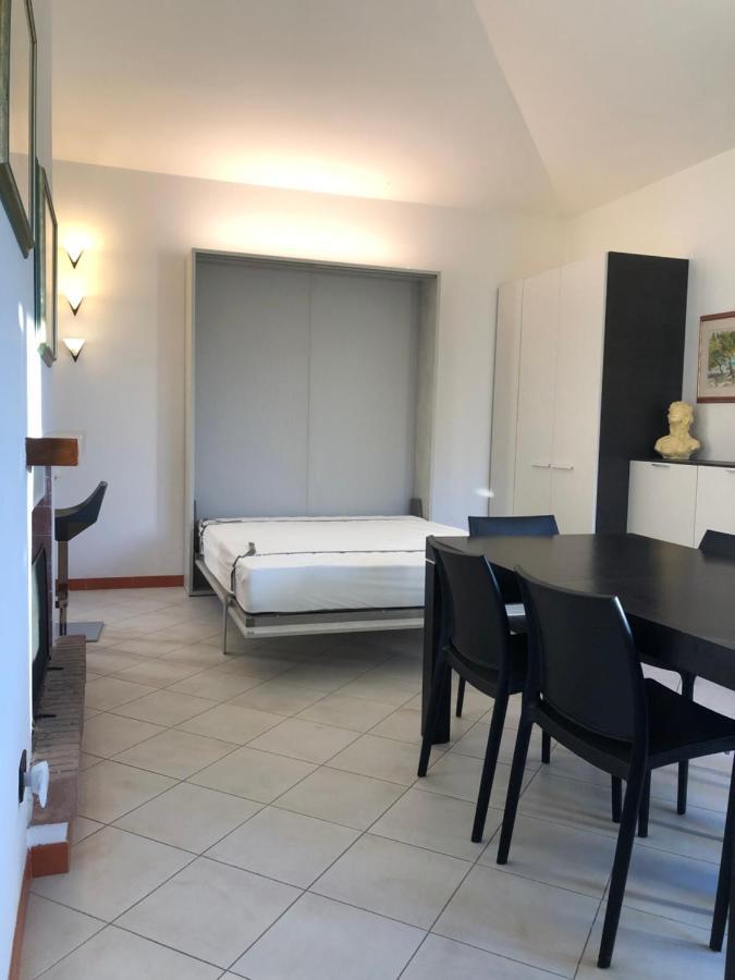 Villino Con Piscina Villa Terni Bagian luar foto