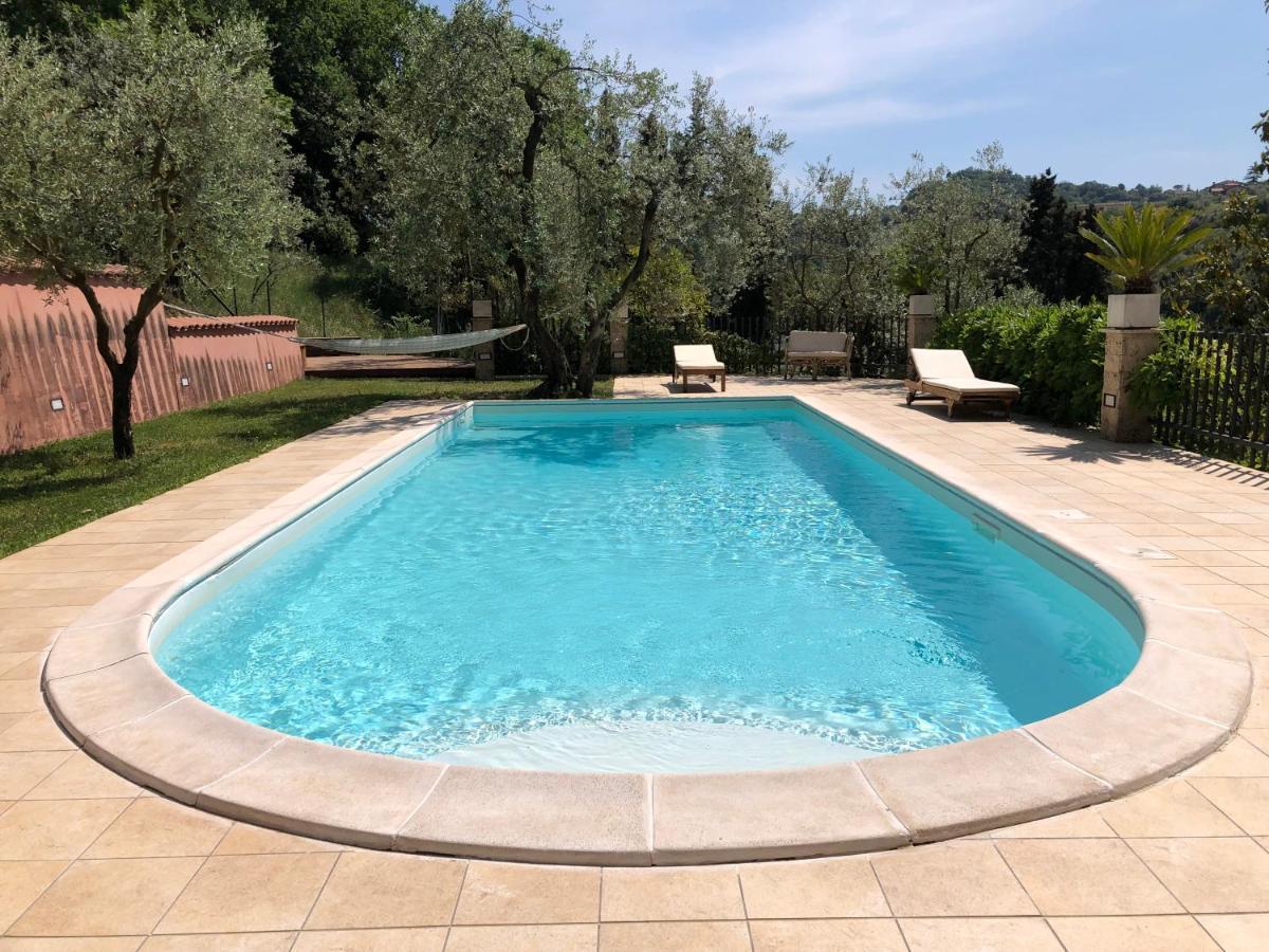 Villino Con Piscina Villa Terni Bagian luar foto